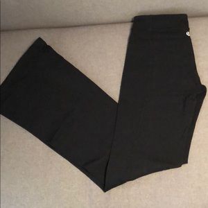 Lululemon black wide legged legging, size 6